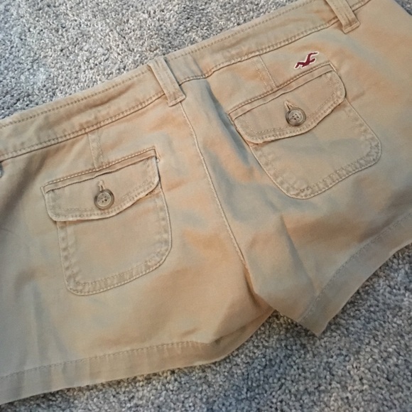 Tan Hollister khaki shorts - Picture 2 of 3